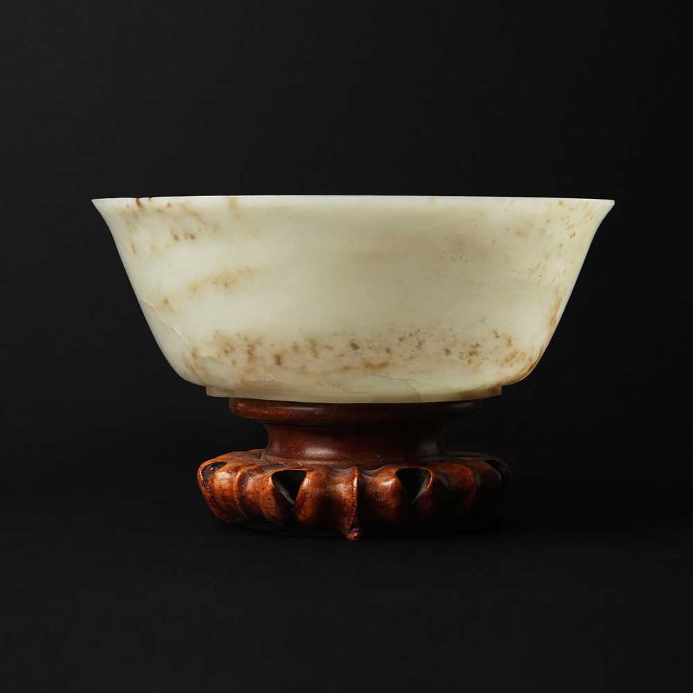 Lot 87 - A Chinese white jade bowl and stand, 18th/19th century