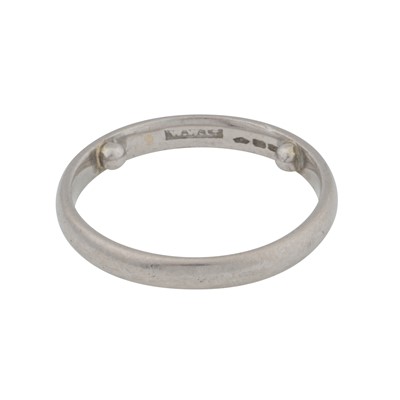 Lot 277 - A straight band