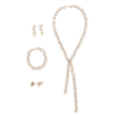 Lot 259 - A collection of jewellery