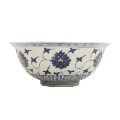 Lot 325 - A Chinese Ming-style blue and white bowl, 19th/20th century