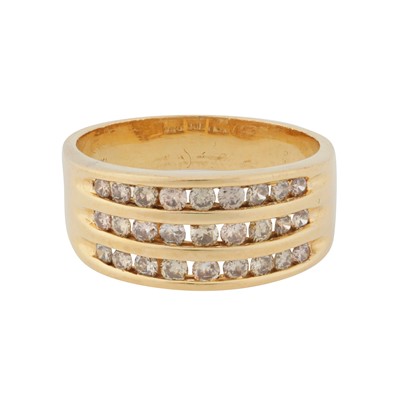 Lot 380 - A diamond three row ring