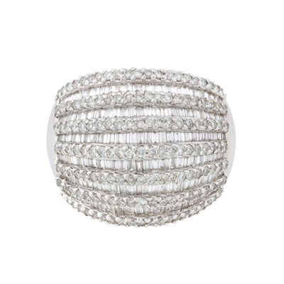 Lot 317 - A diamond cocktail ring