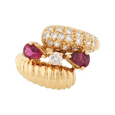 Lot 169 - A ruby and diamond cross over ring