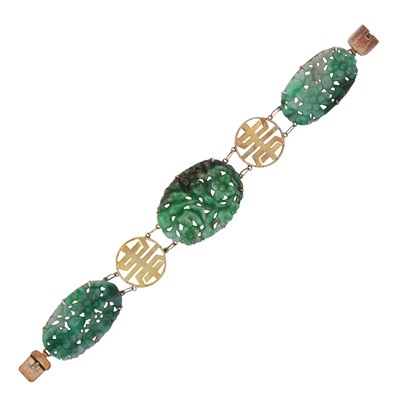Lot 65 - A carved jadeite bracelet
