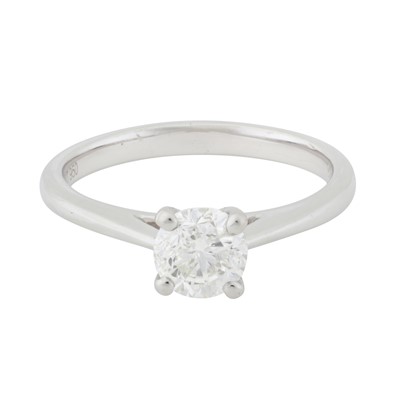 Lot 290 - A diamond single-stone ring
