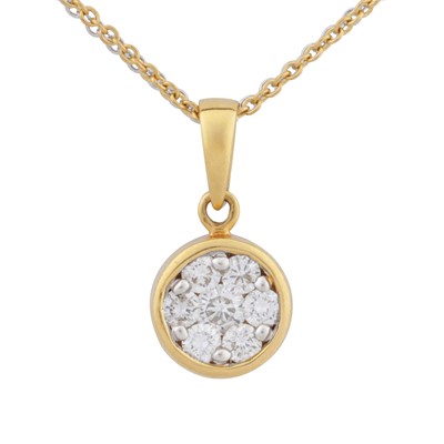 Lot 224 - A diamond cluster pendant necklace