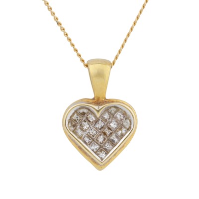 Lot 343 - A diamond cluster heart pendant necklace