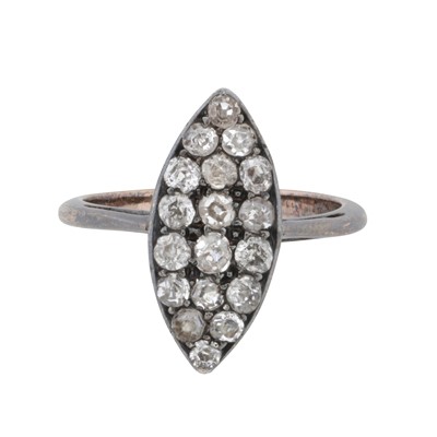 Lot 248 - A diamond lozenge ring