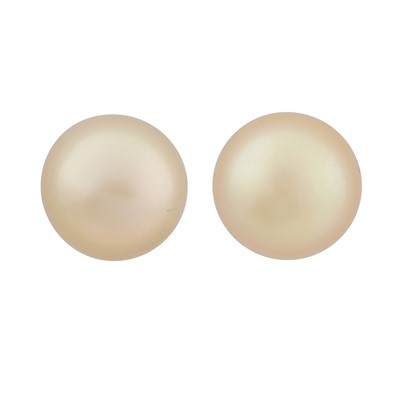 Lot 326 - A pair of pearl stud earrings
