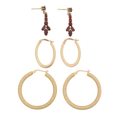 Lot 48 - Three pairs of earrings