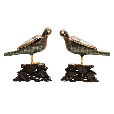 Lot 76 - A pair of Chinese cloisonné enamel bird-form censers, Qing dynasty, Jiaqing period, 18th century