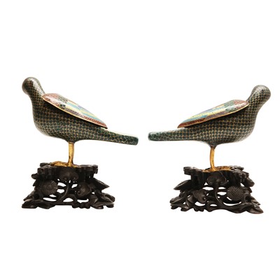 Lot 76 - A pair of Chinese cloisonné enamel bird-form censers, Qing dynasty, Jiaqing period, 18th century