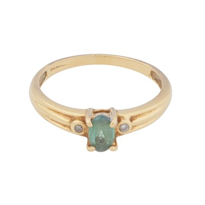 Lot 427 - A green sapphire and diamond three stone ring