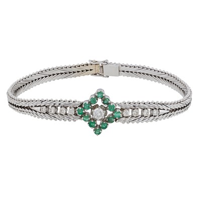 Lot 124 - An emerald and diamond bracelet