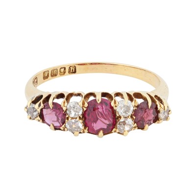 Lot 167 - A ruby and diamond ring