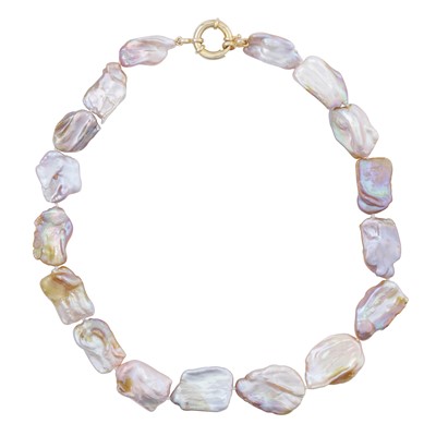 Lot 142 - A single strand baroque pearl necklace