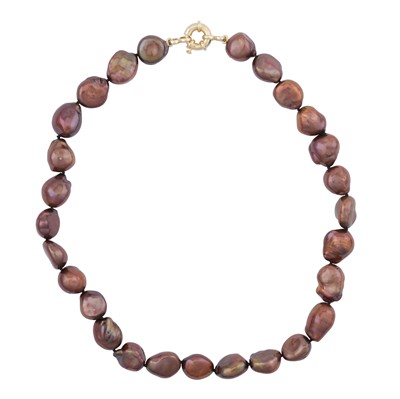 Lot 172 - A single strand baroque pearl necklace