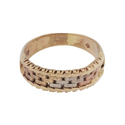 Lot 370 - A brick link band