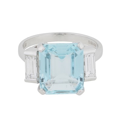 Lot 67 - An aquamarine and diamond dress ring, circa 1989