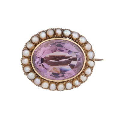 Lot 145 - An amethyst and seed pearl brooch