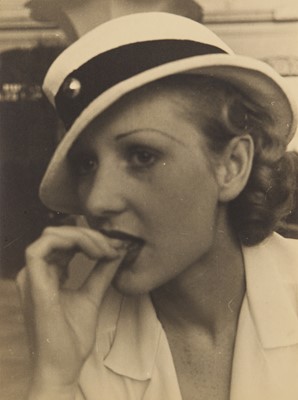 Lot 28 - Maurice Tabard (1897 - 1984)