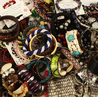 Lot 460 - A collection of costume jewelleryA collection of silver and costume jewellery