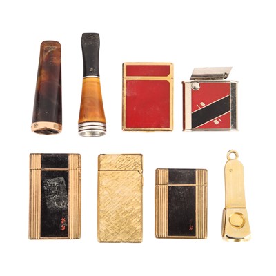 Lot 507 - A group of smoking paraphernalia