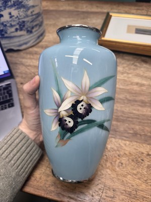 Lot 89 - A Japanese cloisonné enamel 'orchid' vase by Tamura