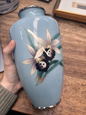 Lot 89 - A Japanese cloisonné enamel 'orchid' vase by Tamura