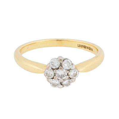 Lot 211 - A diamond cluster ring