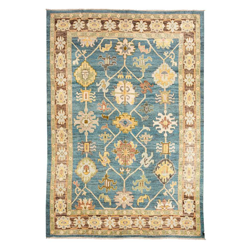 86 - An Arts & Crafts design carpet