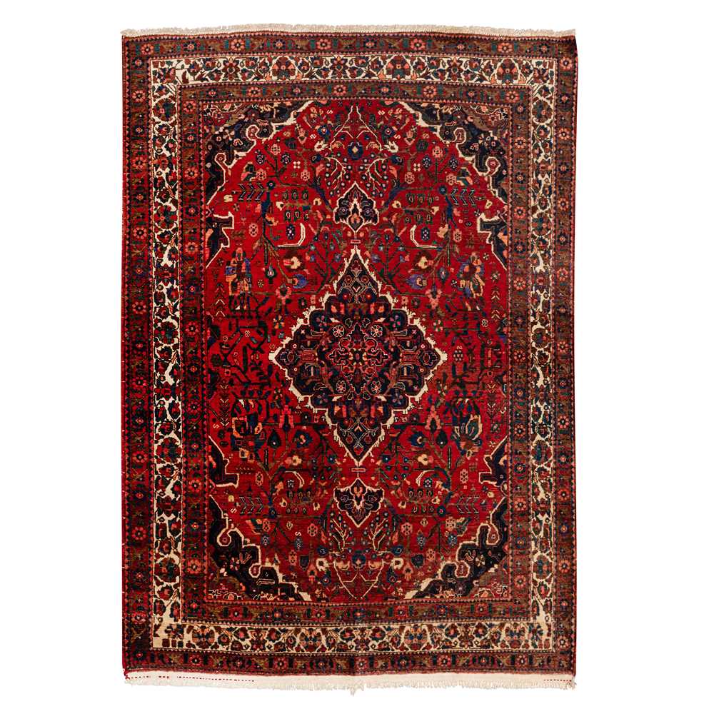 Lot 7 - A fine Bakhtiari rug, west Persia