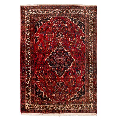 Lot 7 - A fine Bakhtiari rug, west Persia