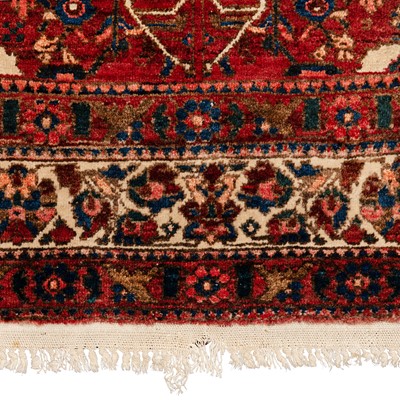 Lot 7 - A fine Bakhtiari rug, west Persia