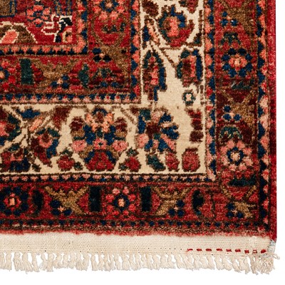 Lot 7 - A fine Bakhtiari rug, west Persia