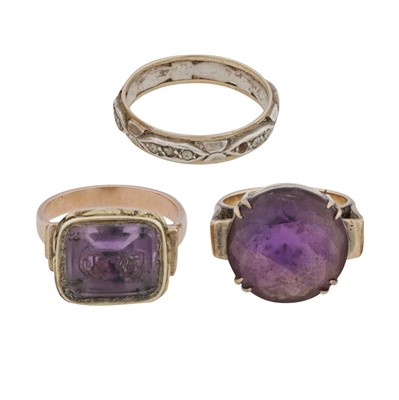 Lot 146 - Three gem-set rings
