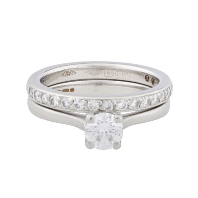 Lot 263 - A diamond bridal ring set