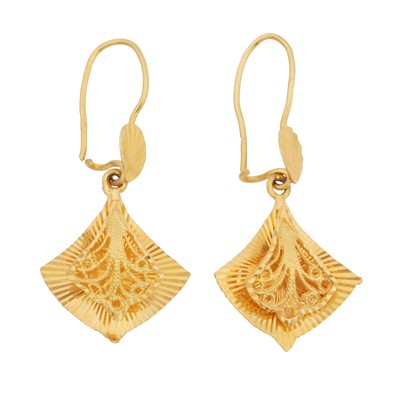 Lot 122 - A pair of pendent earrings