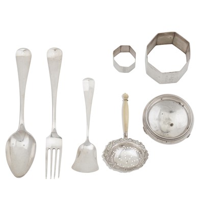 Lot 703 - A mixed group of continental silver