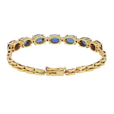 Lot 57 - A sapphire bracelet