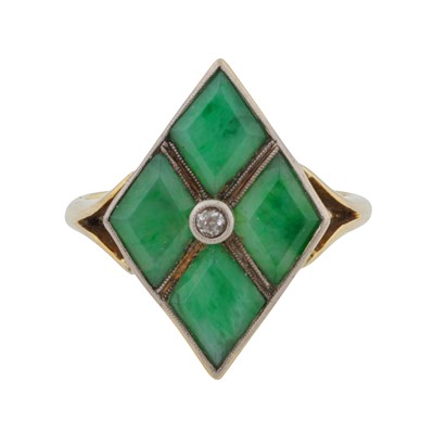 Lot 118 - A jade and diamond ring