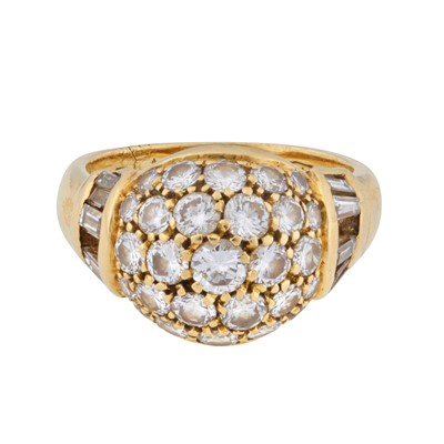 Lot 374 - A diamond bombé ring