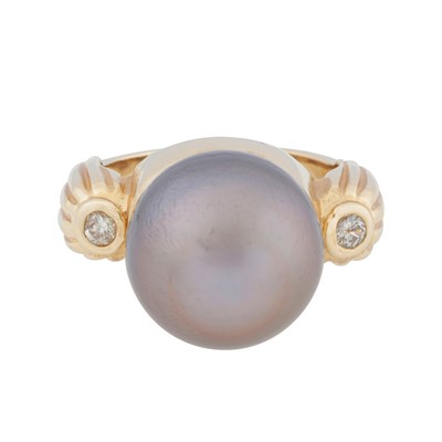 Lot 90 - A cultured pearl and diamond ring