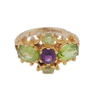 Lot 111 - An amethyst and peridot ring