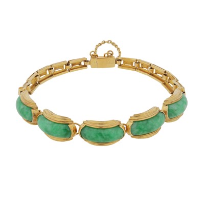 Lot 77 - A jadeite bracelet