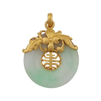 Lot 67 - A jadeite pendant