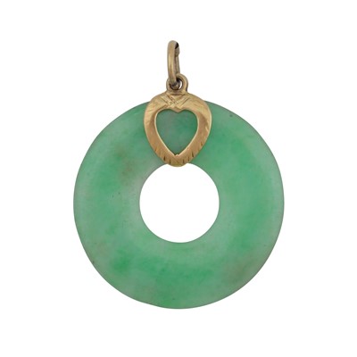 Lot 53 - A jadeite pendant