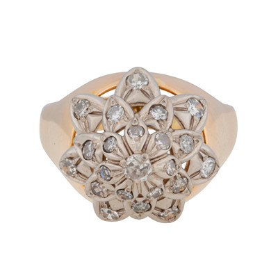 Lot 353 - A diamond dome ring