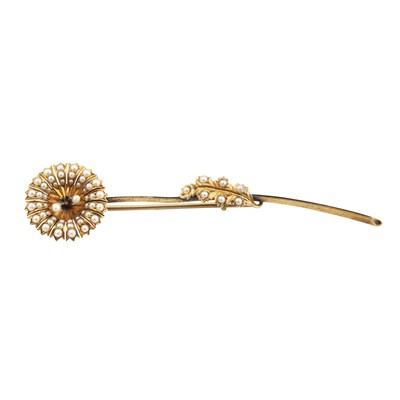 Lot 169 - A seed pearl flower brooch