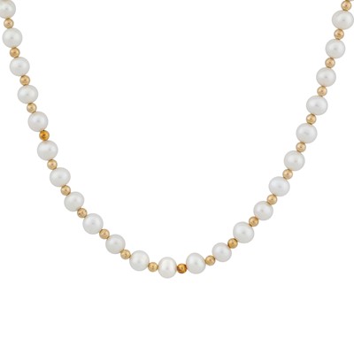 Lot 359 - A pearl necklace and bracelet suite